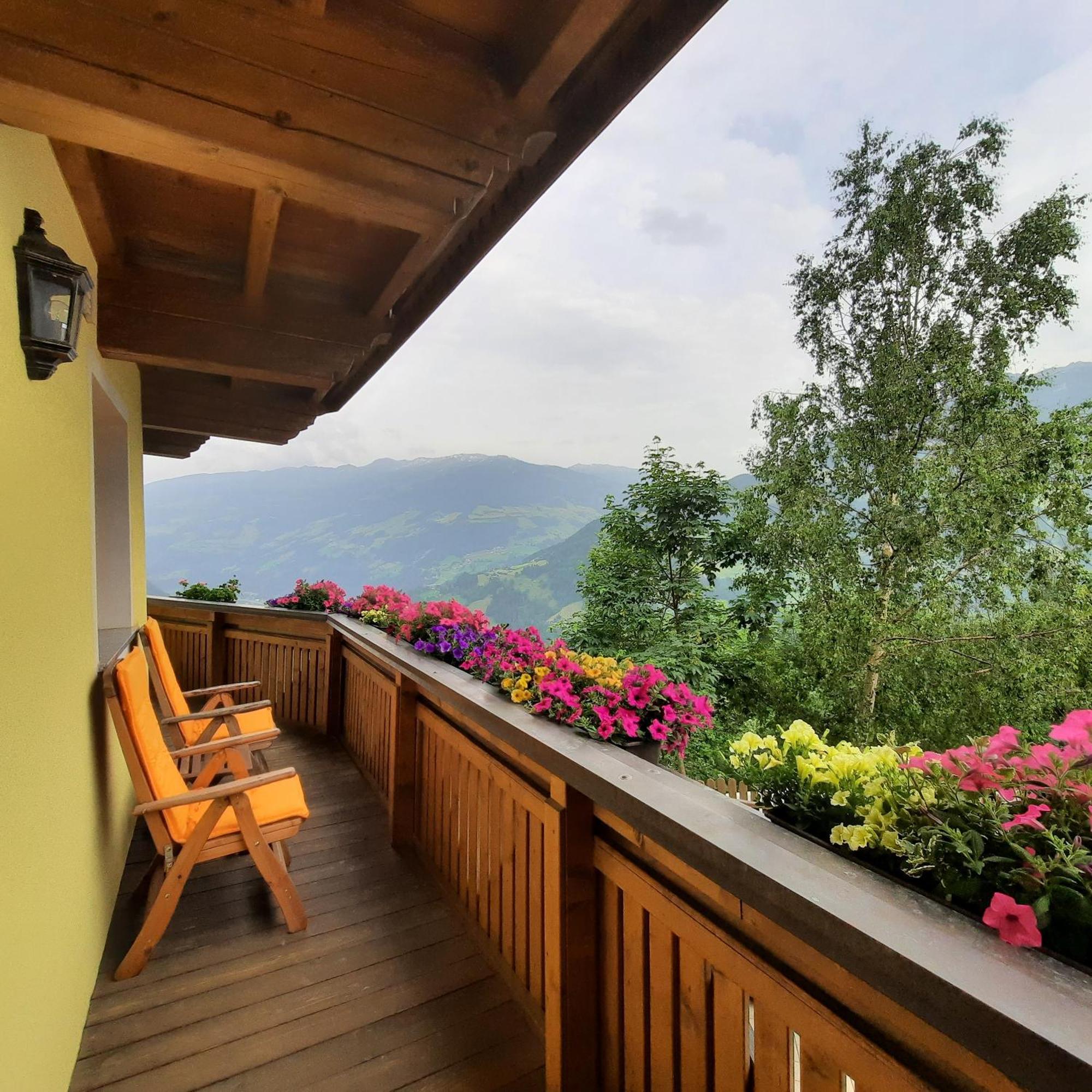 Landhaus Katharina Bis 12 Personen Mit Saunachalet Und Blick Auf Die Bergwelt Des Zillertals Hippach Buitenkant foto